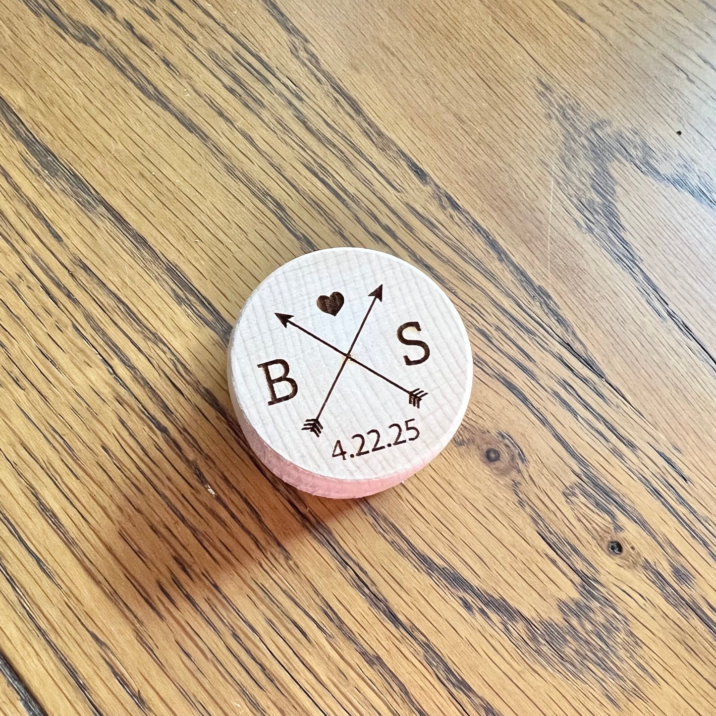 Initials with arrows ring box