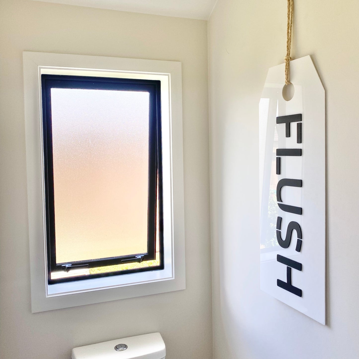 Flush swing tag