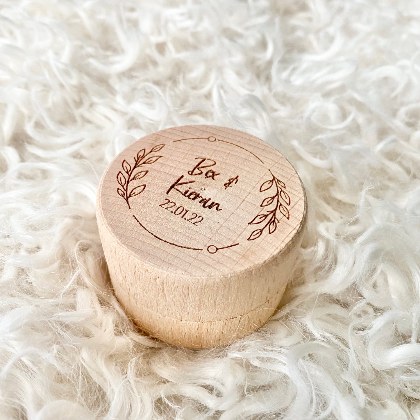Couple ring box - wreath with names
