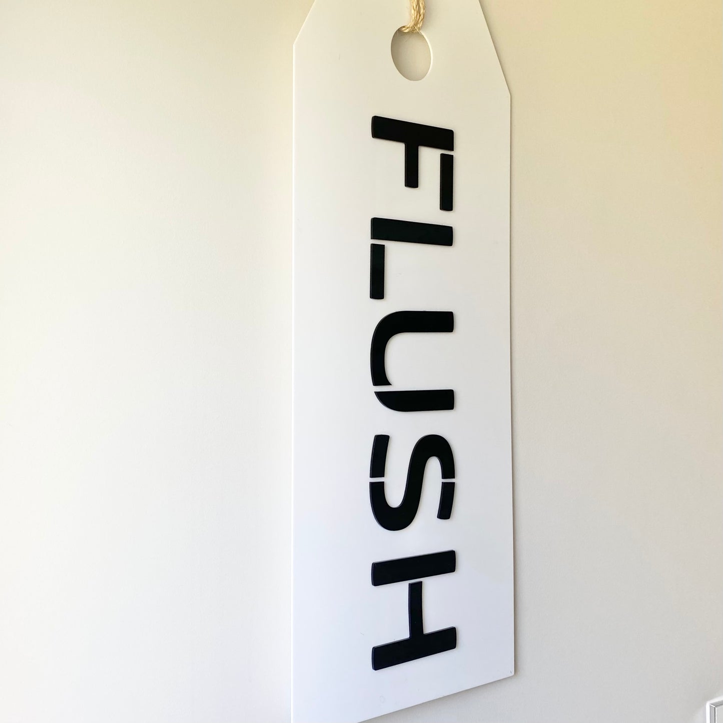 Flush swing tag