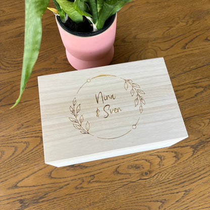 First names wreath keepsake box