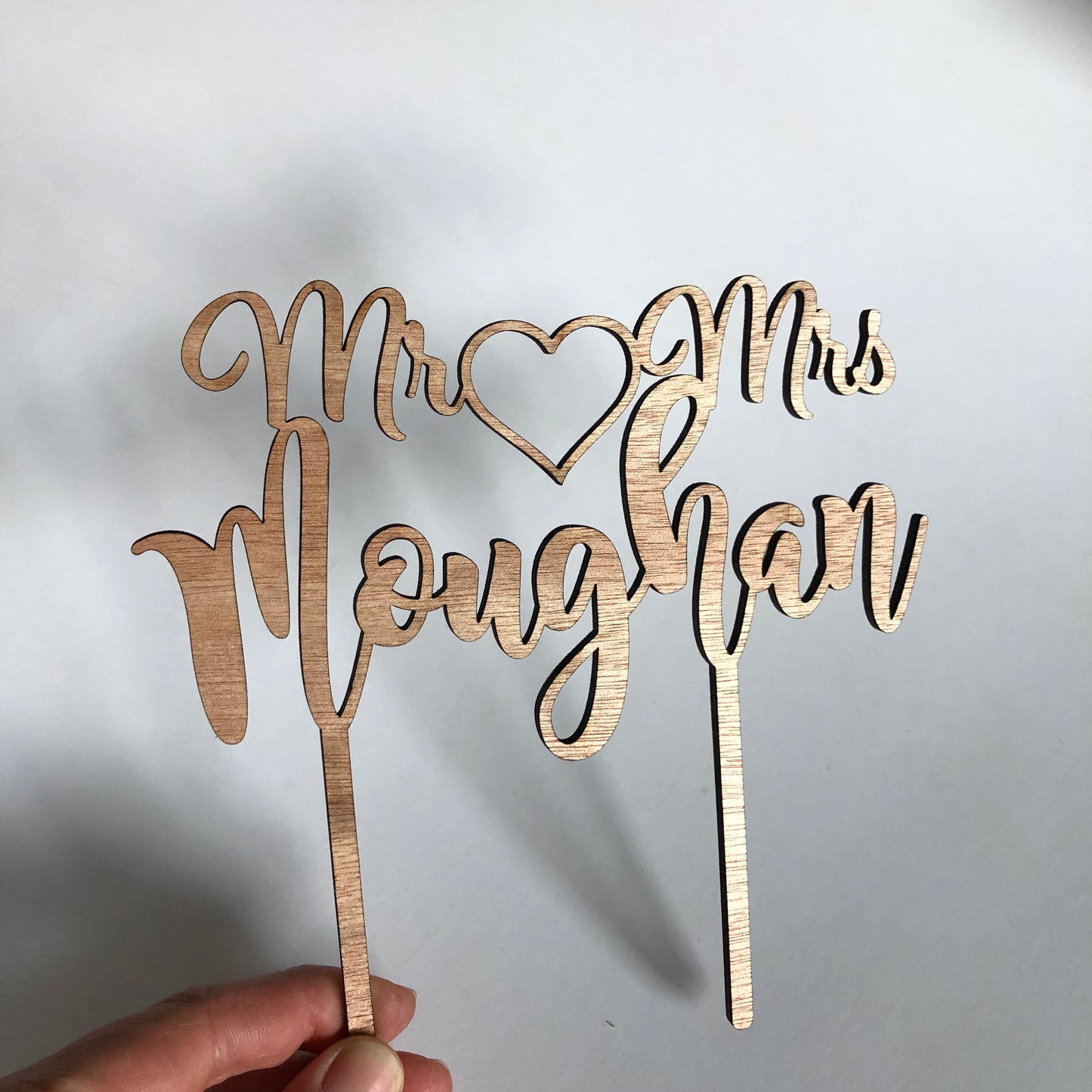 Script surname with heart topper - Younique Collective