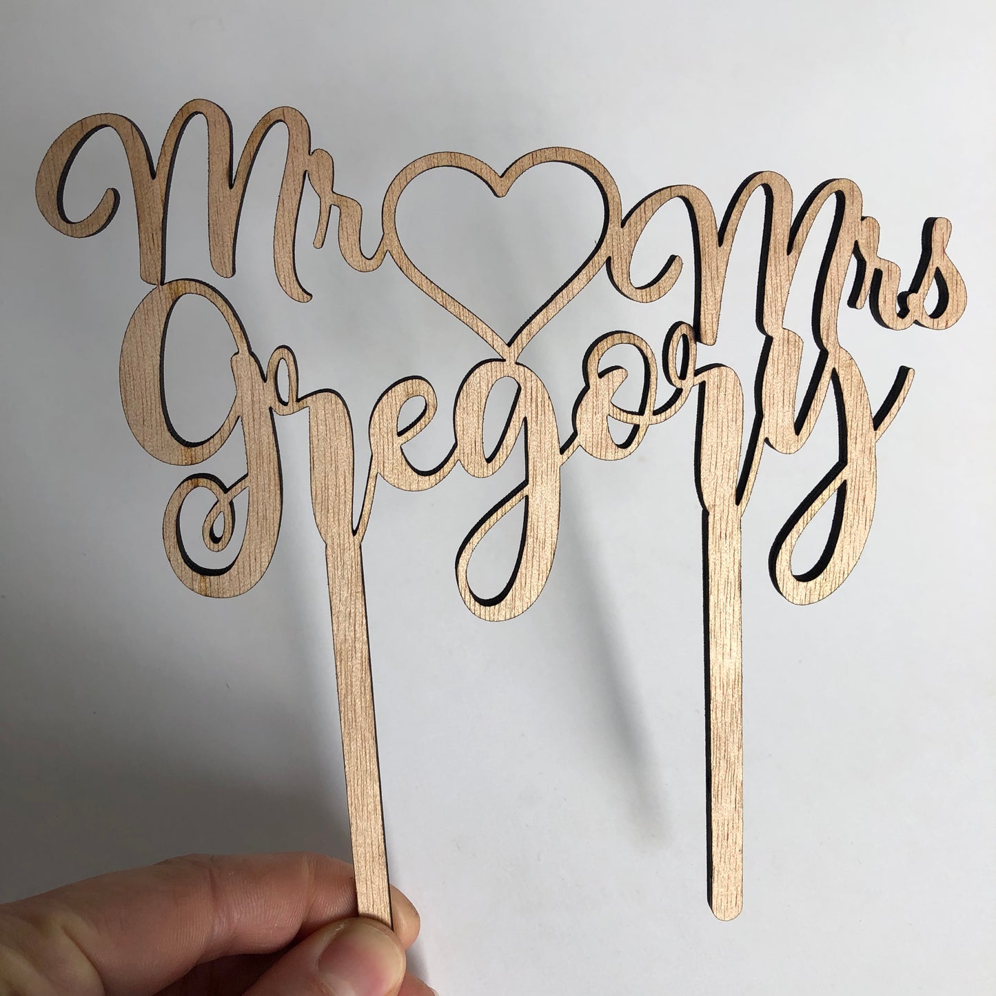 Script surname with heart topper - Younique Collective