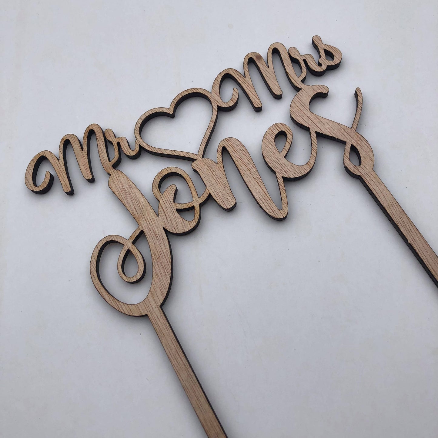 Script surname with heart topper - Younique Collective