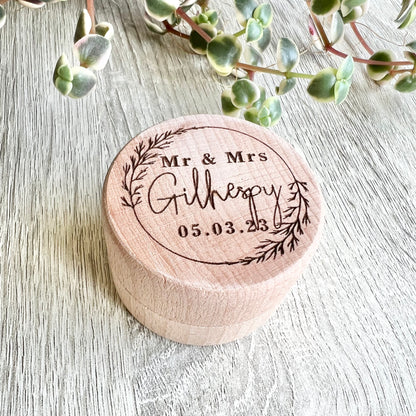 Couple ring box - Surname wreath