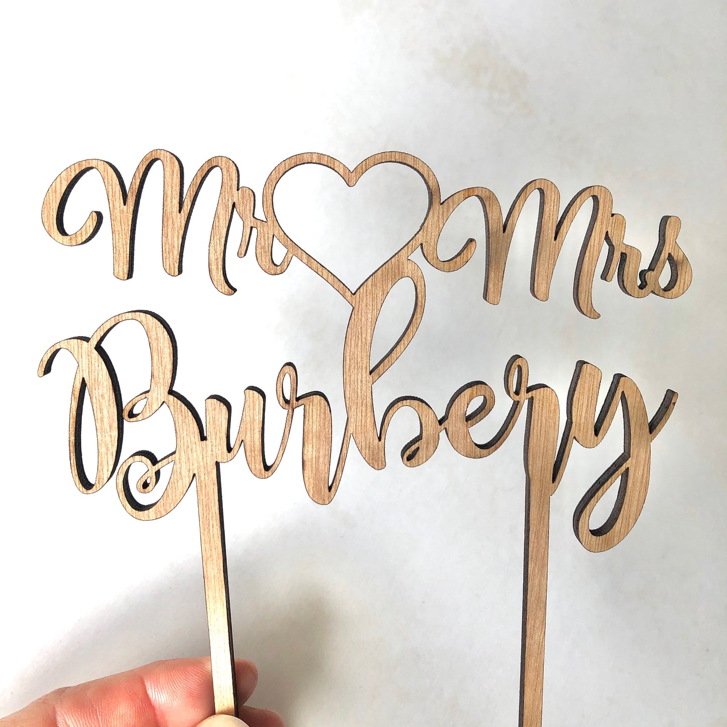 Script surname with heart topper - Younique Collective