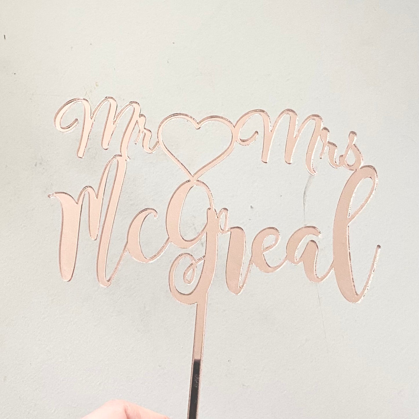 Script surname with heart topper - Younique Collective