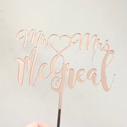 Script surname with heart topper - Younique Collective