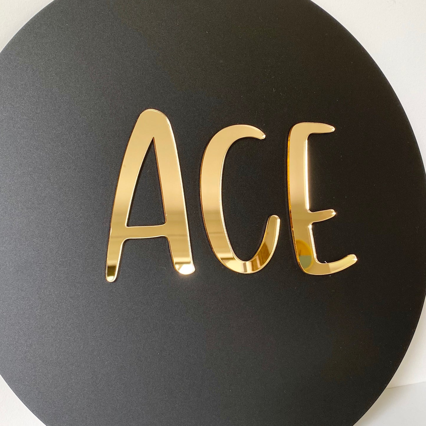 Round name plaque in acrylic 400mm