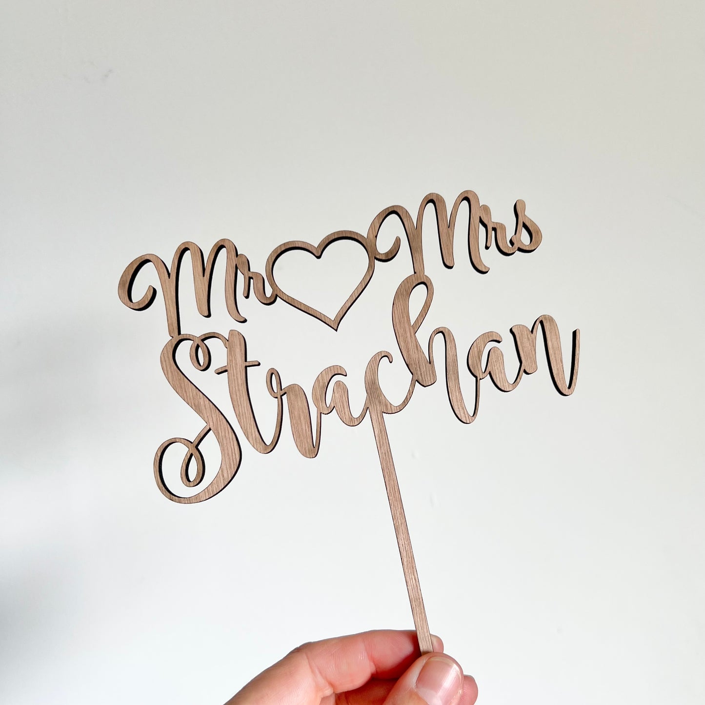 Script surname with heart topper - Younique Collective